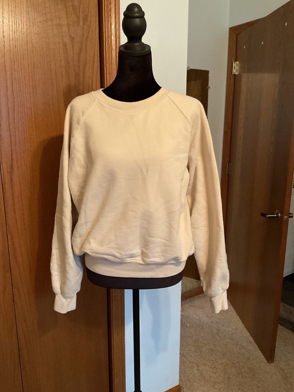 Aritzia Wilfred Free Fleece Crewneck Sweatshirt Medium Cream Off White Cozy